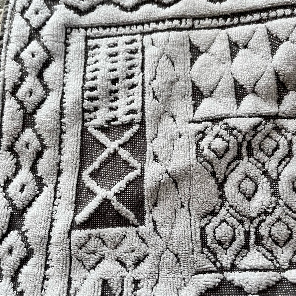 Anthropologie towel - Picture 3 of 4